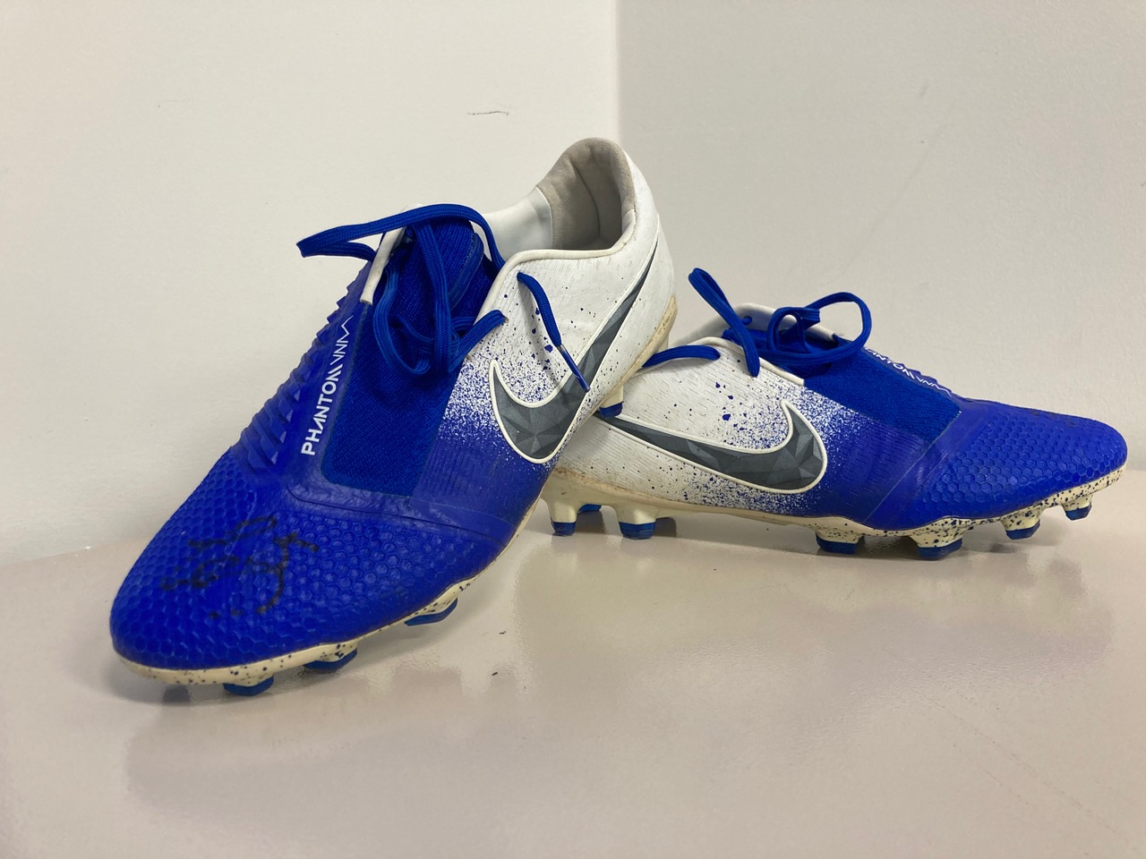 ジュビロ磐田 選手サイン入りサッカーシューズ 小川大貴選手