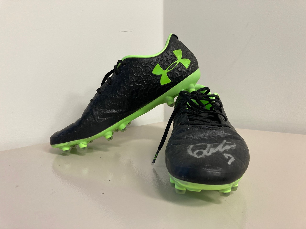 ジュビロ磐田　選手サイン入りサッカーシューズ　上原力也選手