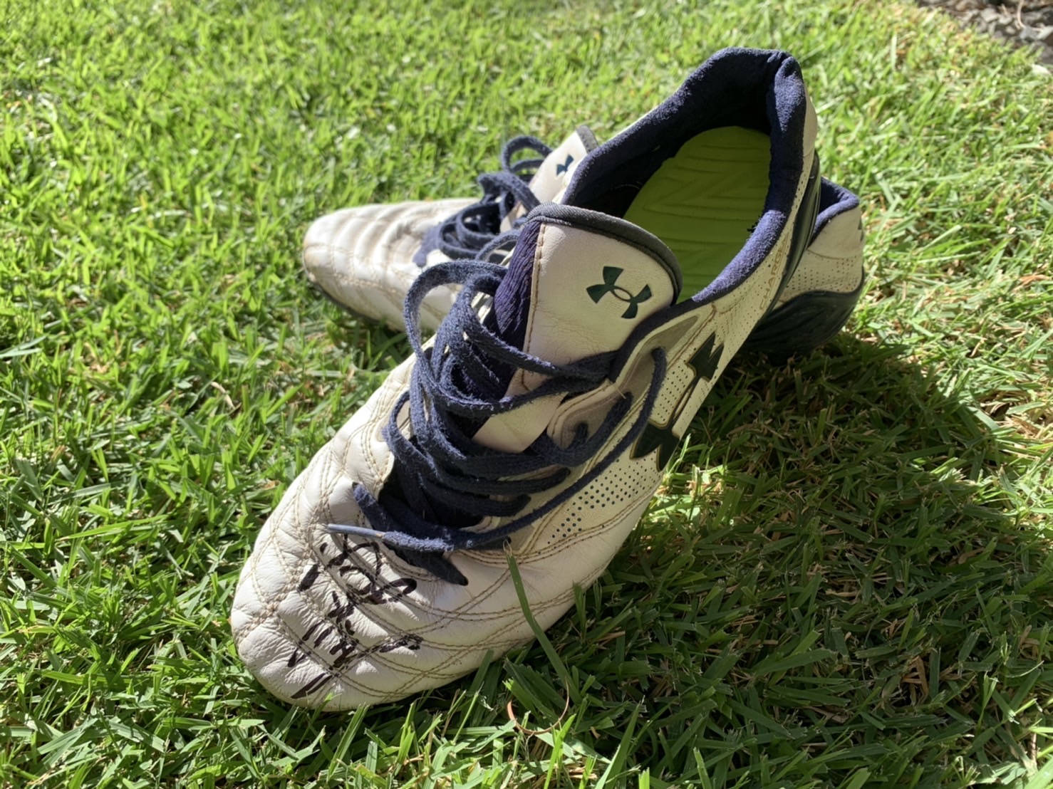 ラグビー日本代表　山田章仁選手サイン入りラグビーシューズ　１名様分