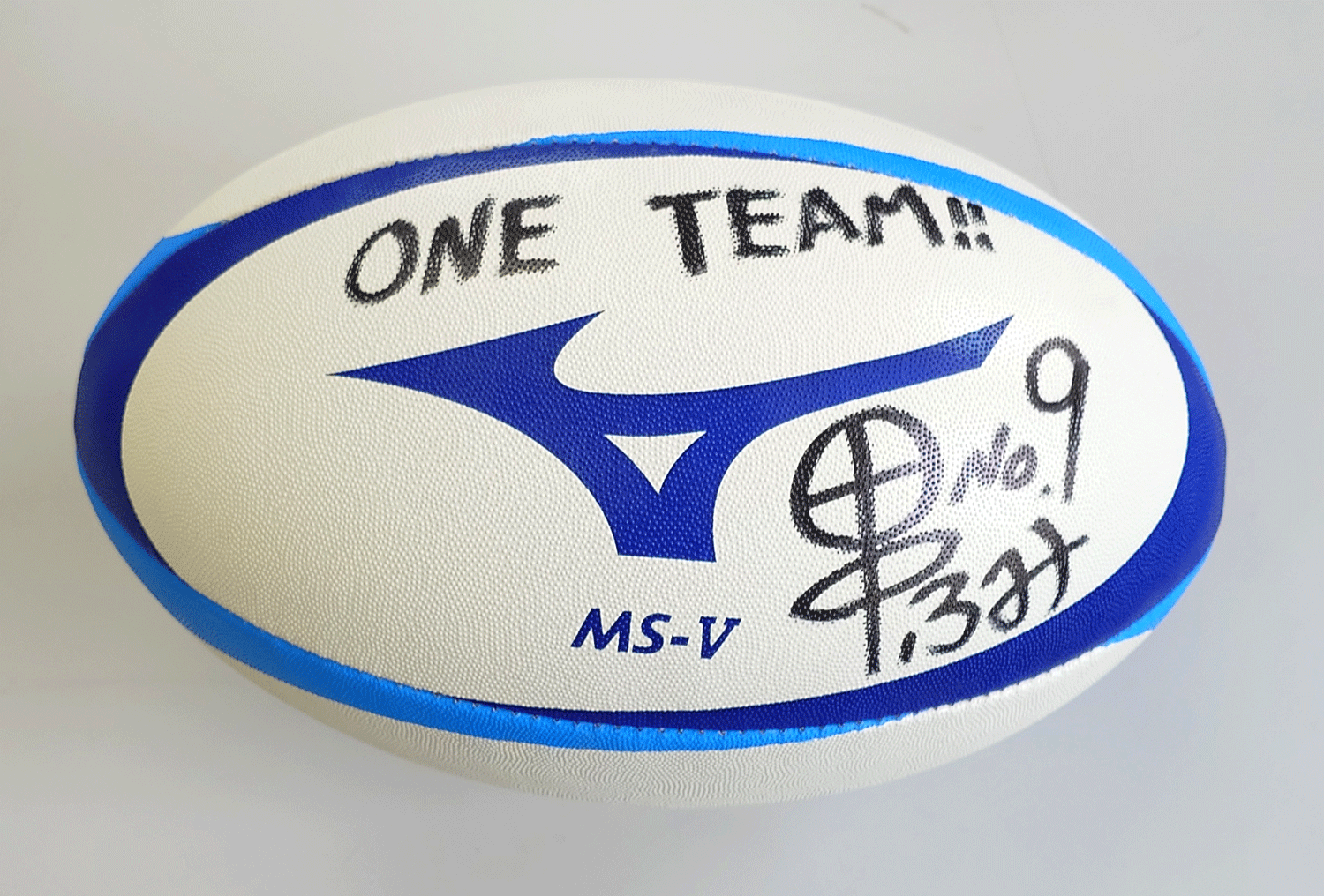 元ラグビー日本代表／指導者　田中史朗様サイン入りラグビーボール１名様分